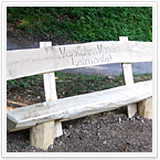 Holzbänke